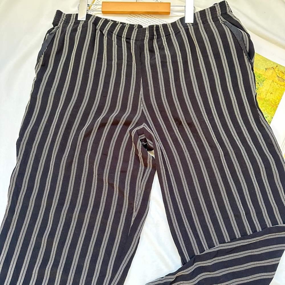 3/25$Jones Wear Black and Gray Striped Trousers